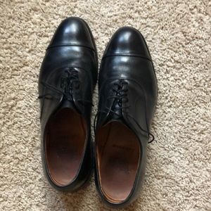 Black leather Allen Edmonds Park Avenue shoes